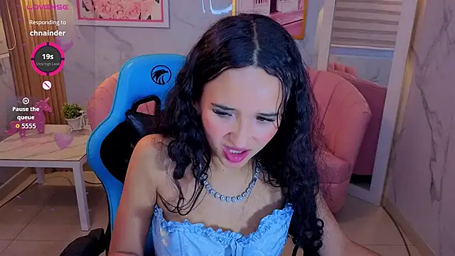 bella_vibess_s webcam