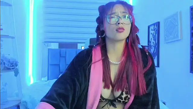 Sara_Red_X webcam