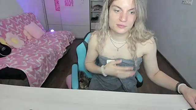 milliKira006 webcam