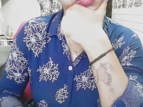 LovingPihu webcam
