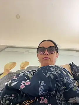 CrazzyChicks webcam