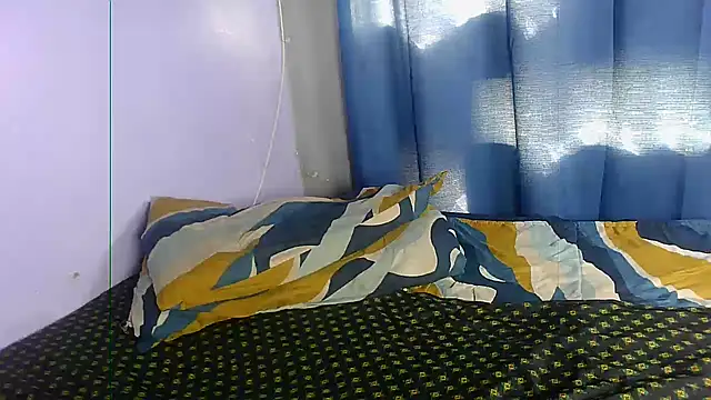 CurvyLara webcam