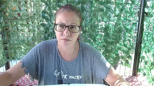 LadyHellene webcam