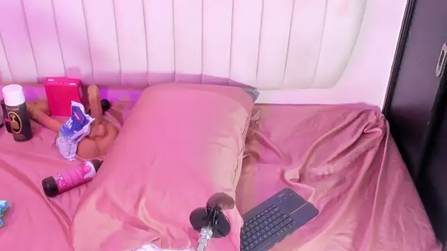 sharlotthe_bigass webcam