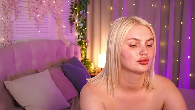 AmeliaWeells webcam