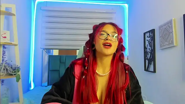 Sara_Red_X webcam