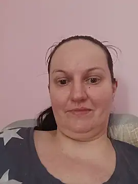 BustyLadyAlma webcam
