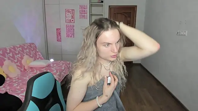 milliKira006 webcam