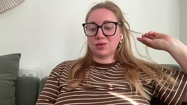 arielsweetieee webcam