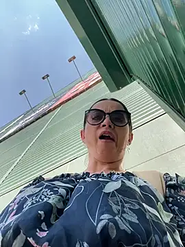 CrazzyChicks webcam