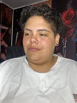 Hailey_Curvy webcam