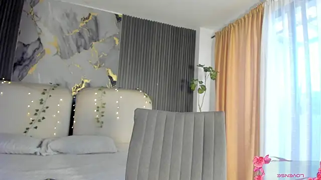 CarolineFyre live sex cam