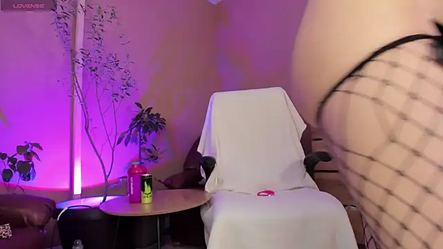 KaylaLaine live sex cam