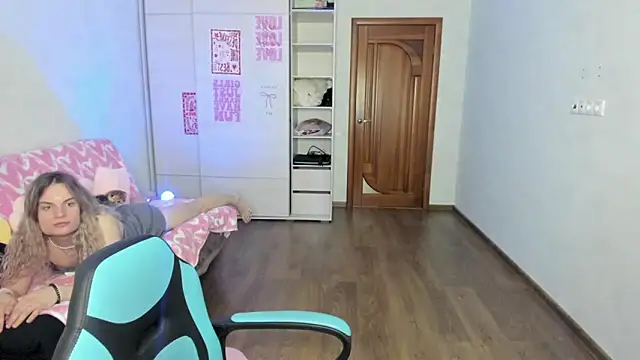millikira006 - MilliKira006's free webcam - UK Sex Cams