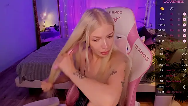 AnyaTaylor_ webcam