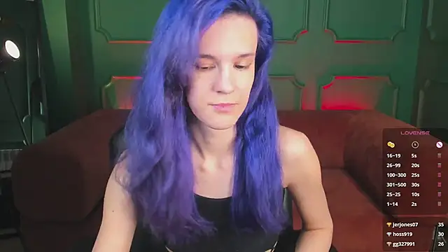 AuraLaunni live cam on StripChat