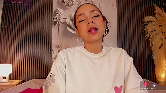 CarolineFyre webcam