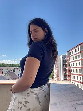 NadiraNoor webcam