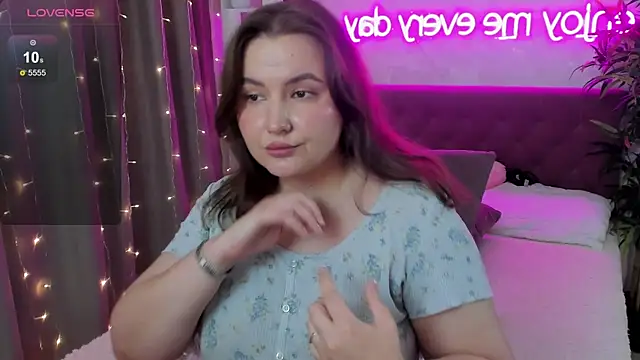 FeralPeach webcam