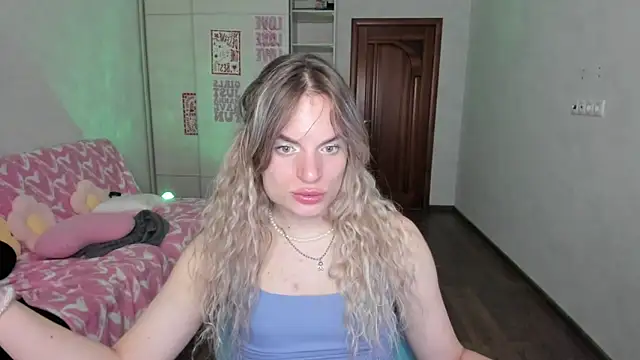 milliKira006 webcam