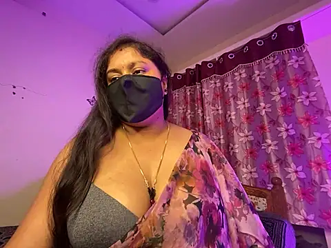 LouleyRani_ webcam
