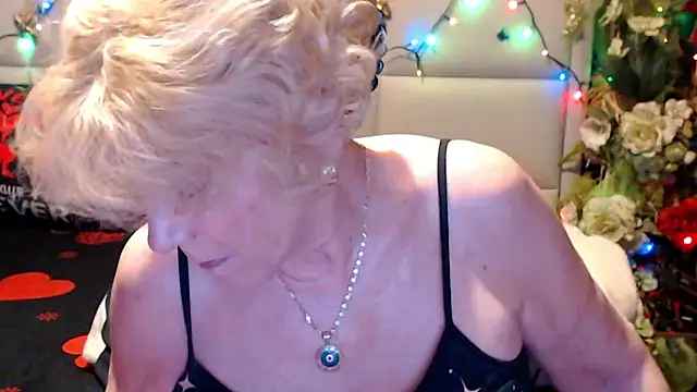 HappyWomanOn webcam