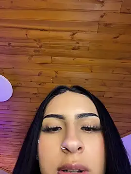 Hilary_pinkk webcam