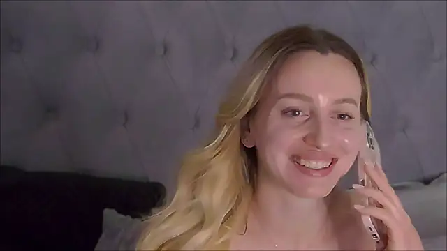 AlexisWhit webcam