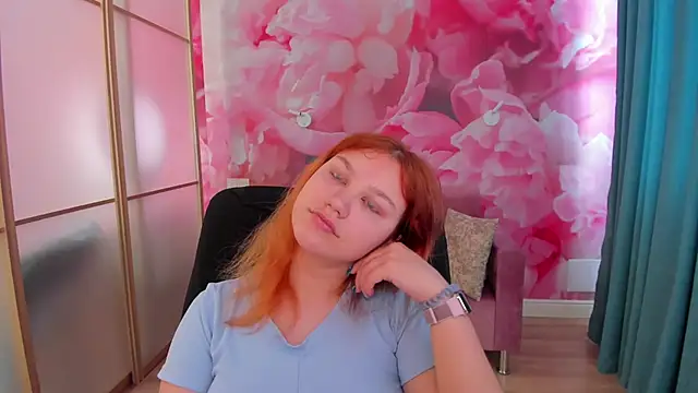 AngelinaLow webcam