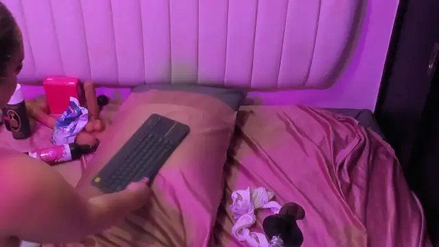 sharlotthe_bigass webcam