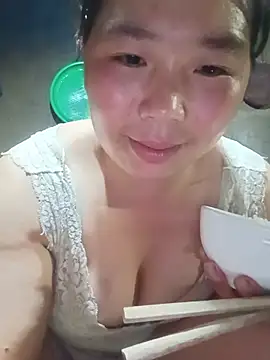 quynhkoolbae webcam