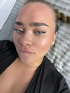MonicaWestt webcam