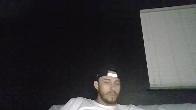 Cloudyydayzz webcam