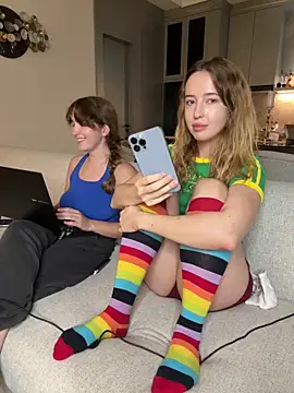 Nura_n_Sarah webcam