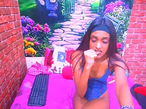 IndianPretty14u2Luv webcam