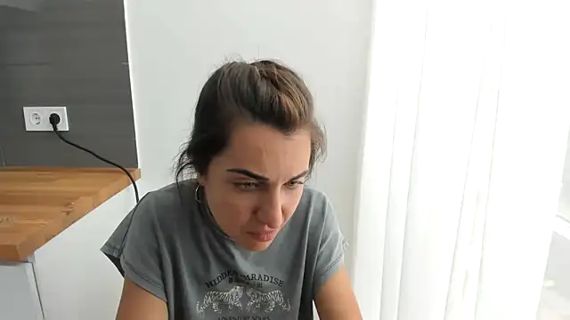 summmmersky1 live cam on StripChat