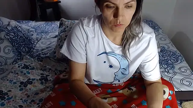 Chantal_hott live cam on StripChat