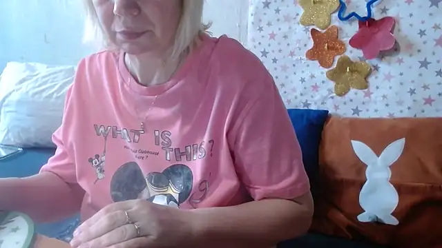 QueenLana webcam