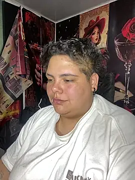 Hailey_Curvy webcam