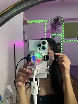Lov3lily webcam