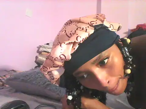Badgalheloves webcam