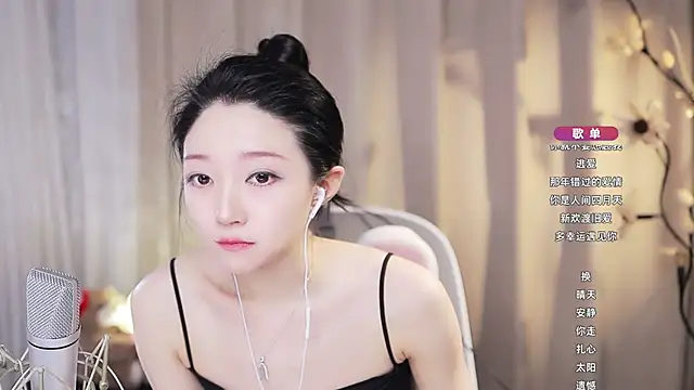 Zoe-99 webcam