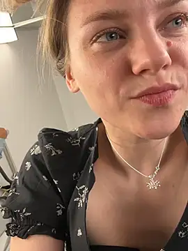valenciashock (F young) - SUCK MY FAVORITE DILDO FULL NAKED