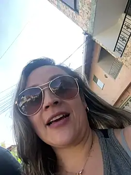 sophie_lopez1 (F milf) - Show titis in the car