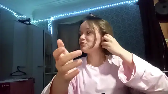 FlirtingAdele_1 webcam