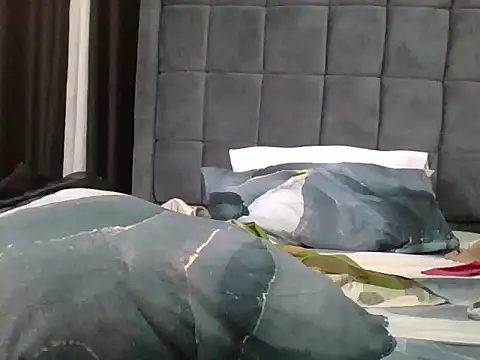 yummyyychocolate - Yummyyychocolate's free webcam - UK Sex Cams