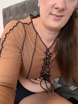 EllaMae Live Webcam on Stripchat