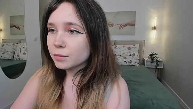 Lina_Glow webcam