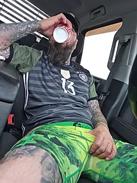 Beardedtattood webcam