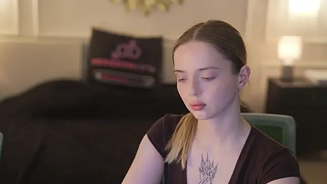 Luna_secretgirl webcam